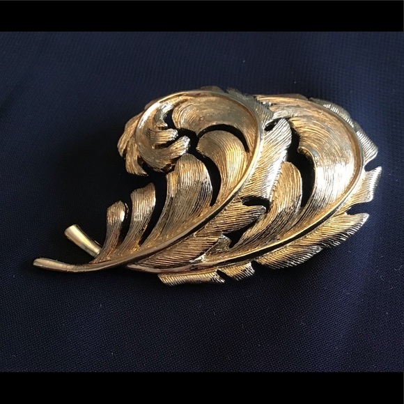 VINTAGE TRIFARI LARGE DOUBLE FEATHER BROOCH - Picture 2 of 5